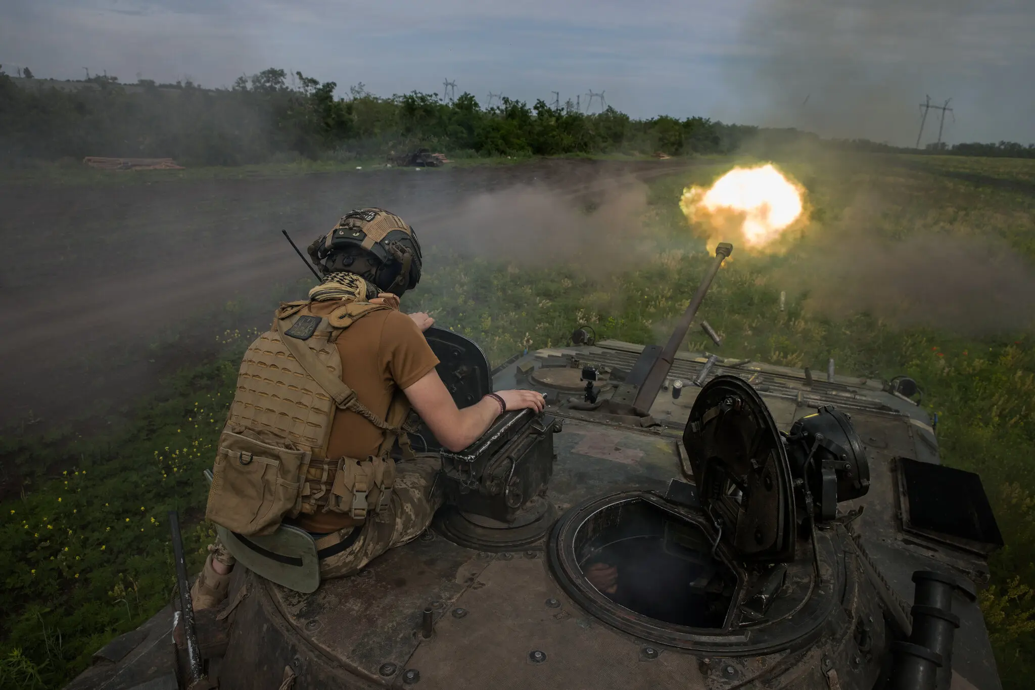 Обстріл російських позицій з   БМП південніше Бахмута 10 червня